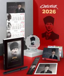 2026 Atatürk Komutan Ajanda - Gazi Duvar Takvimi - Masa Takvimi - Ayraç - Kartpostal - Metal Roller Kalem ve Kristal Portre