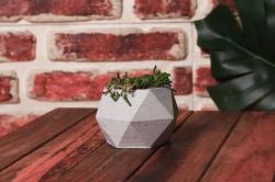 HK Dekor Üçgen Küre Beton Saksı HK1544