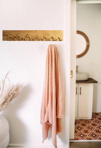 7'li Kabartma Fil, Ahşap Tablo, Altın Varaklı - Halkkitabevi