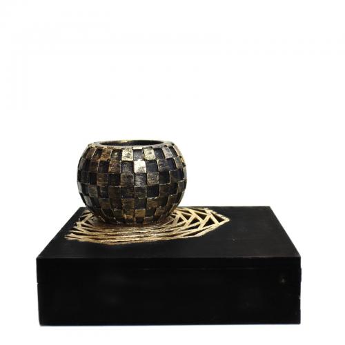 Class Concrete 6-Ahşap Ayak Damalı Küre Beton Saksı