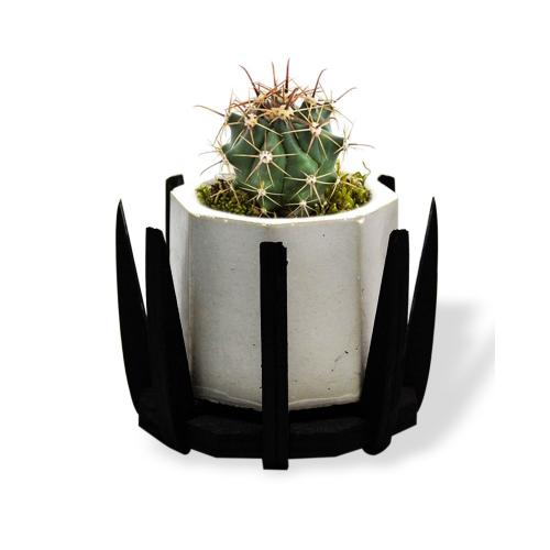 Ahşap Ayaklı Beton Saksı