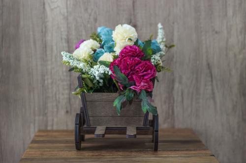 Küçük Geçme Kağnı Çiçeklik - Halkkitabevi