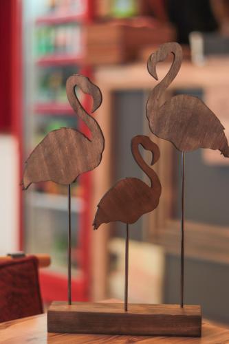 Ayaklı Üçlü Flamingo Ailesi - Halkkitabevi