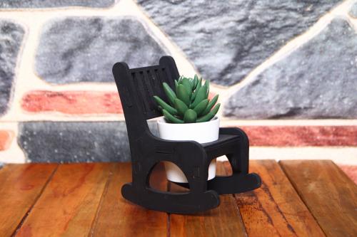 Lora Sallanan Sandalyeli Çiçeklik, Siyah - Halkkitabevi